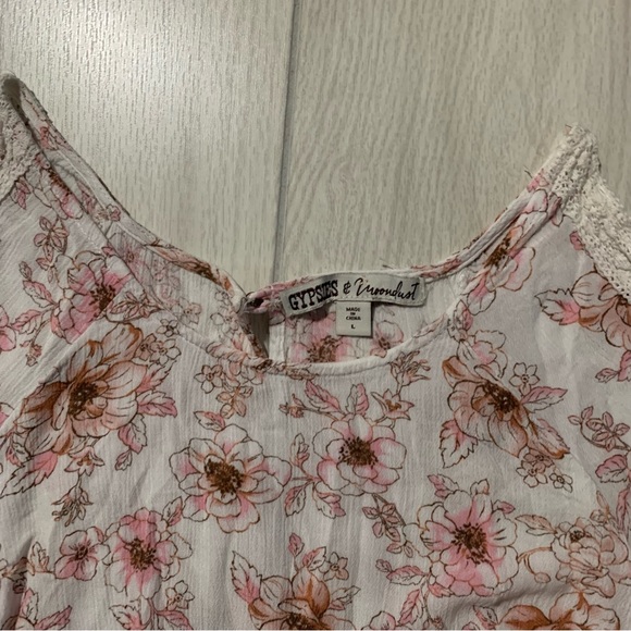 Flowered Cold-Shoulder Blouse - Picture 3 of 4